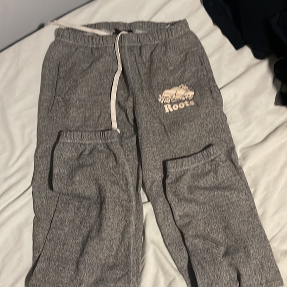 Roots men’s sweatpants - Picture 2 of 2